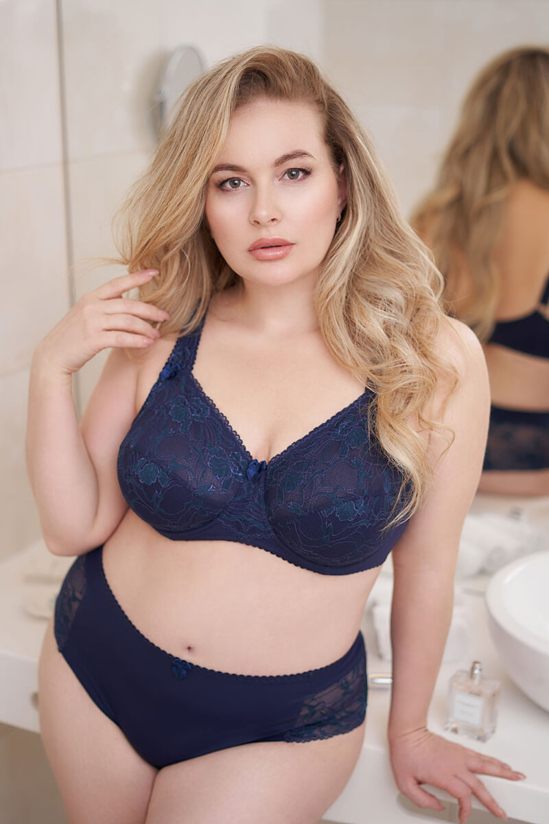 String Plaisir Beate Dark Blue Lace